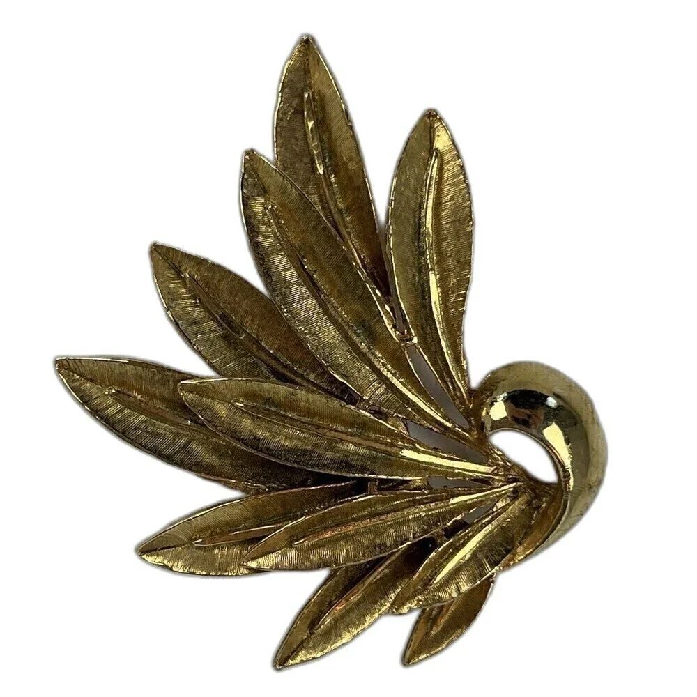 Vintage Flower Feather Texture Brooch Gold Tone Pin